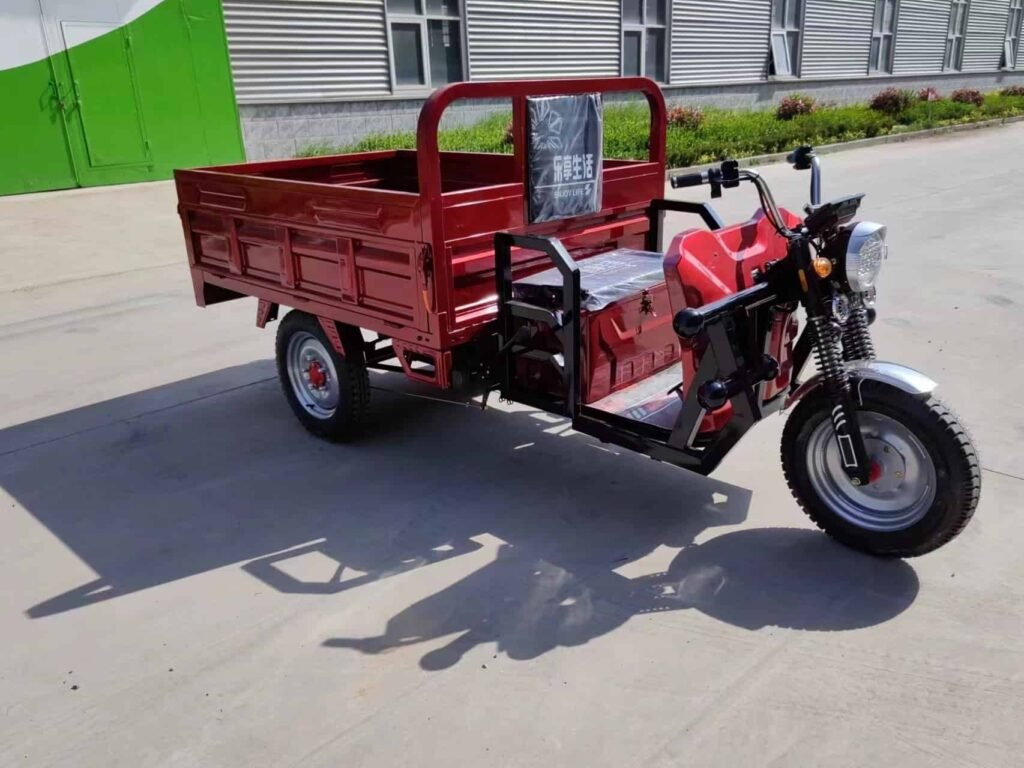 elektrische motorfiets op drie wielen